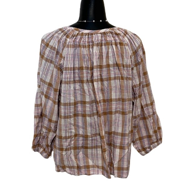 Gap plaid button up top - Picture 2 of 6